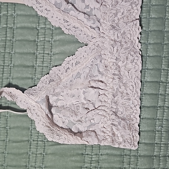 V-Neck Retro Lace Bralette - Picture 2 of 5